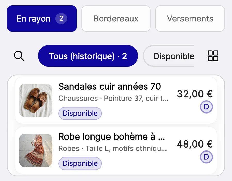 Sur la fiche d'une déposante dans Vinto : les onglets En rayon, Bordereaux et Versements, puis ses deux pièces en rayon avec leur photo, leur catégorie et leur prix.