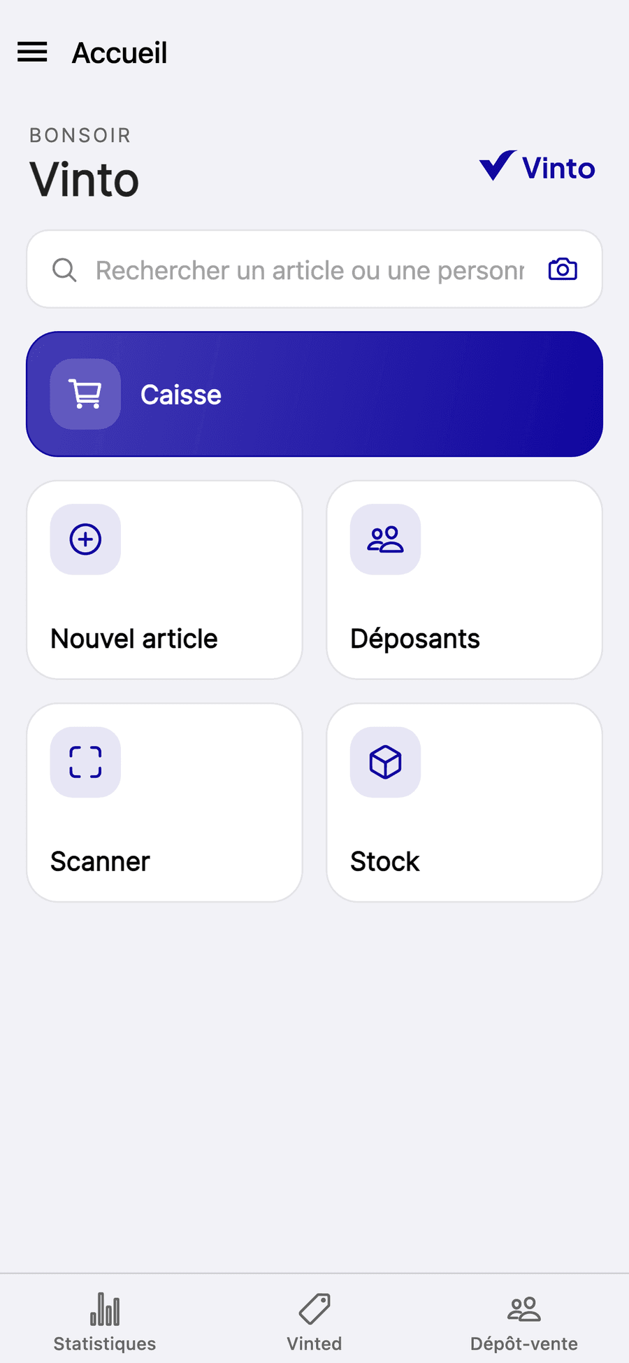 L'écran d'accueil de Vinto sur iPhone : un grand bouton Caisse, puis Nouvel article, Déposants, Scanner et Stock, avec une barre de recherche en haut.